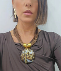 COLLANA MEDAGLIONE MARRONE